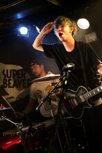 「SUPER BEAVER『27』Release Tour 2016 ～27こぶ、ラクダ～」千葉・千葉LOOK公演の様子。（Photo by Suzuki Kouhei）