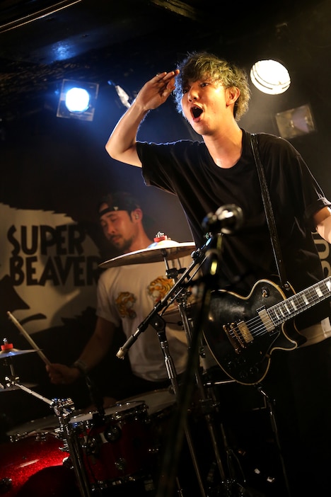 「SUPER BEAVER『27』Release Tour 2016 ～27こぶ、ラクダ～」千葉・千葉LOOK公演の様子。（Photo by Suzuki Kouhei）