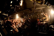 「SUPER BEAVER『27』Release Tour 2016 ～27こぶ、ラクダ～」千葉・千葉LOOK公演の様子。（Photo by Suzuki Kouhei）