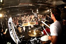 「SUPER BEAVER『27』Release Tour 2016 ～27こぶ、ラクダ～」千葉・千葉LOOK公演の様子。（Photo by Suzuki Kouhei）