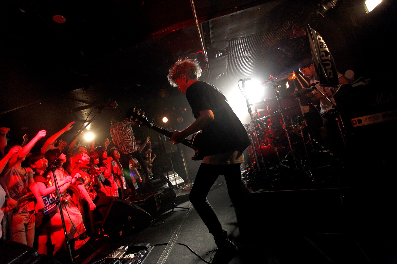 「SUPER BEAVER『27』Release Tour 2016 ～27こぶ、ラクダ～」千葉・千葉LOOK公演の様子。（Photo by Suzuki Kouhei）