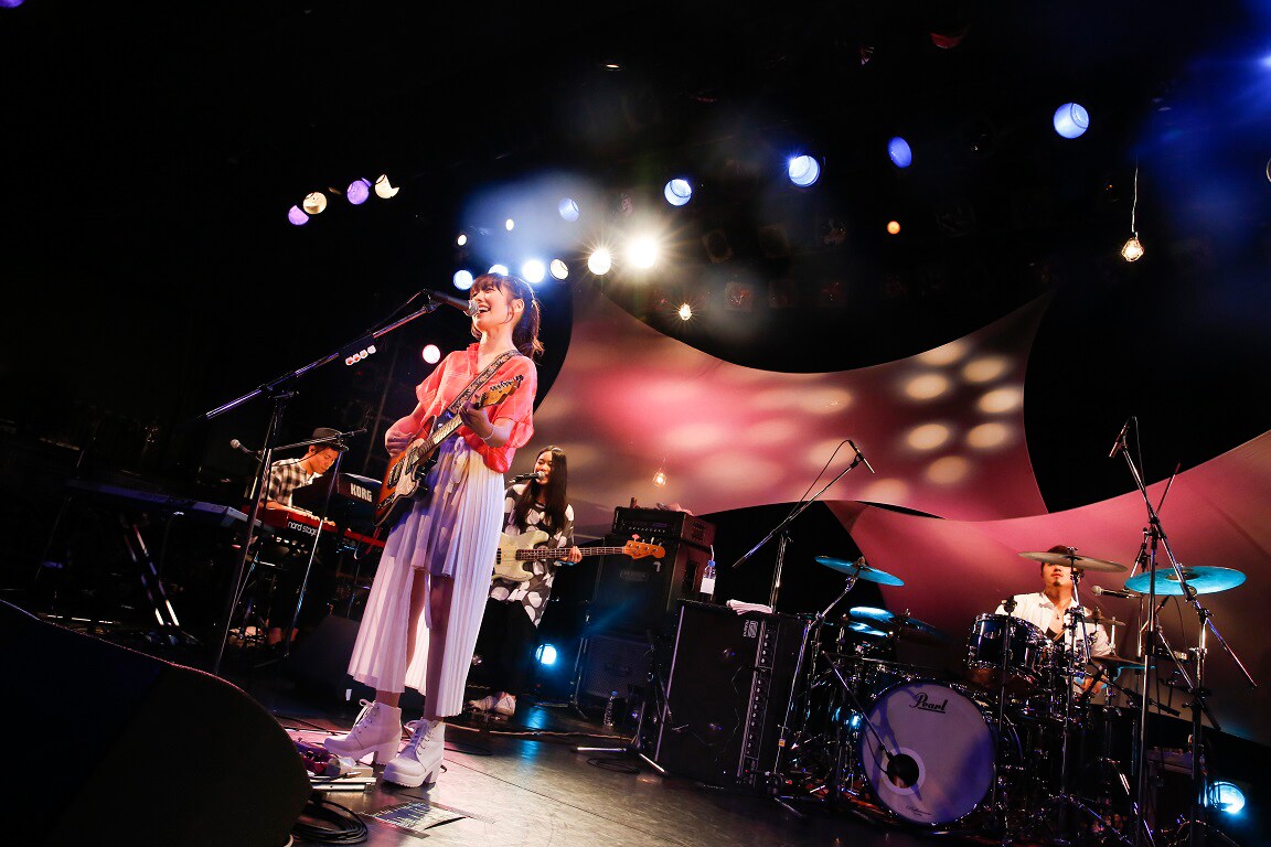 瀧川ありさ、LIQUIDROOM公演の様子。（写真提供：SME records）