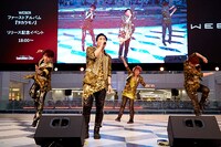 WEBERのミニライブの様子。　（撮影：渡辺綾）