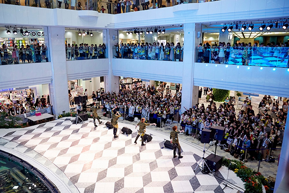 WEBERのミニライブの様子。　（撮影：渡辺綾）