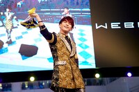 WEBERのミニライブの様子。　（撮影：渡辺綾）