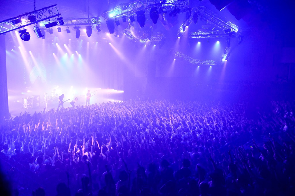 THE BACK HORN「THE BACK HORN『KYO-MEIワンマンツアー』～運命開歌～」東京・新木場STUDIO COAST公演の様子。（撮影：橋本塁［SOUND SHOOTER］）