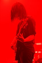 菅波栄純（G）（撮影：橋本塁［SOUND SHOOTER］）