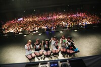 「妄想キャリブレーション1st single発売記念ライブ～ちちんぷいぷい♪～」の様子。