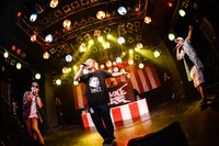 左からNORIKIYO、WATT a.k.a. ヨッテルブッテル、サイプレス上野。（撮影：高田梓）