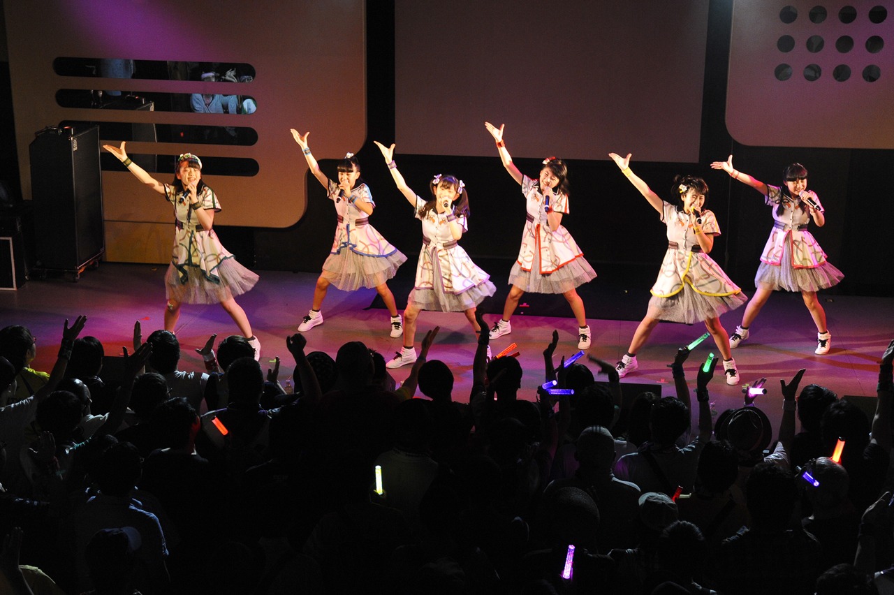 「YATSUI FESTIVAL! 2016」に出演したばってん少女隊。（撮影：本田裕二）