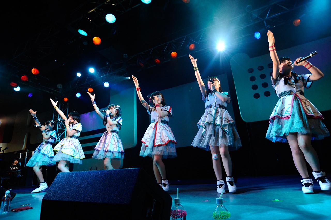 「YATSUI FESTIVAL! 2016」に出演したばってん少女隊。（撮影：本田裕二）
