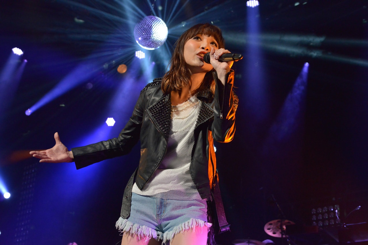 「May’n Hall Tour 2016『SPRING OUT!!』」愛知・愛知県芸術劇場公演の様子。