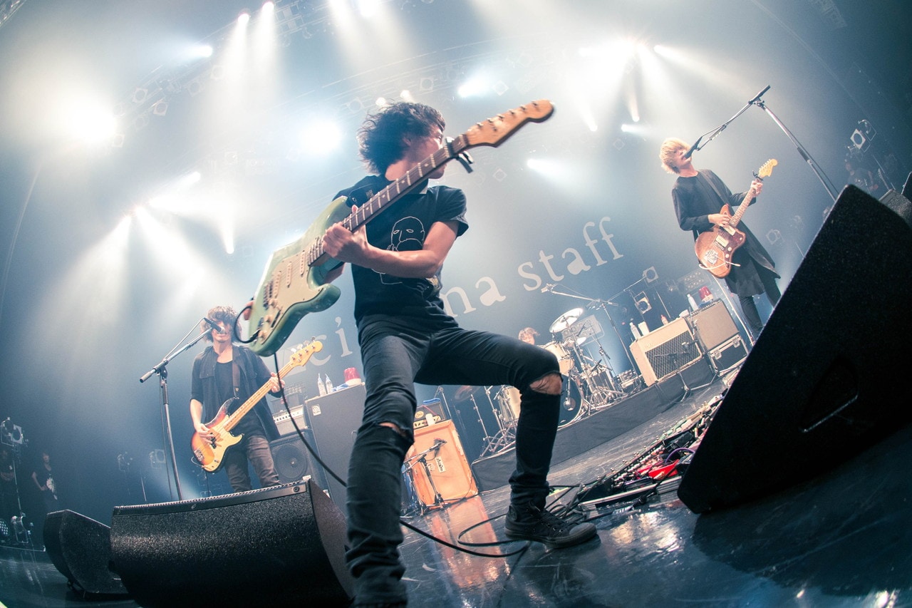 cinema staff、熱狂のツアー千秋楽「愛を込めて音を鳴らし続ける」