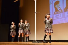 身長を測り、はしゃぐ藤平華乃。