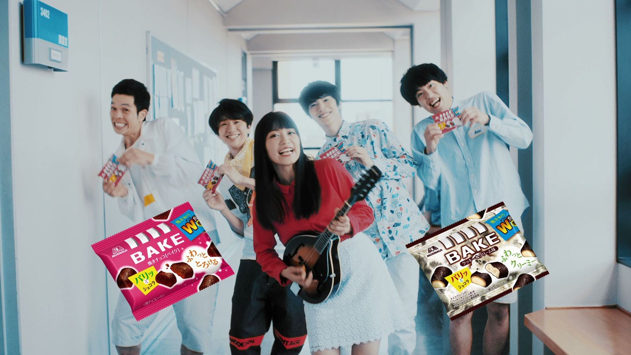「BAKE」CMのワンシーン。
