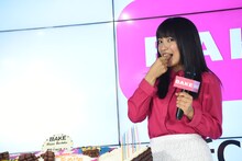 壇上で誕生日を祝福されたmiwa。