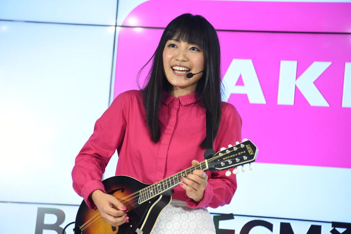 Miwa Bake のcmキャラクターに 発表会でマンドリン演奏初披露 音楽ナタリー