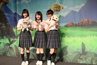 「エレスト1周年超大感謝祭」の様子。左よりイベントに登壇した加村真美、まこ、みなみ。