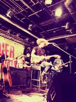 東京・タワーレコード渋谷店B1F CUTUP STUDIOでのインストアライブの様子。（写真提供：エイベックス・ミュージック・クリエイティヴ）