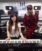 左から高木里代子、DJ KOO(TRF)。
