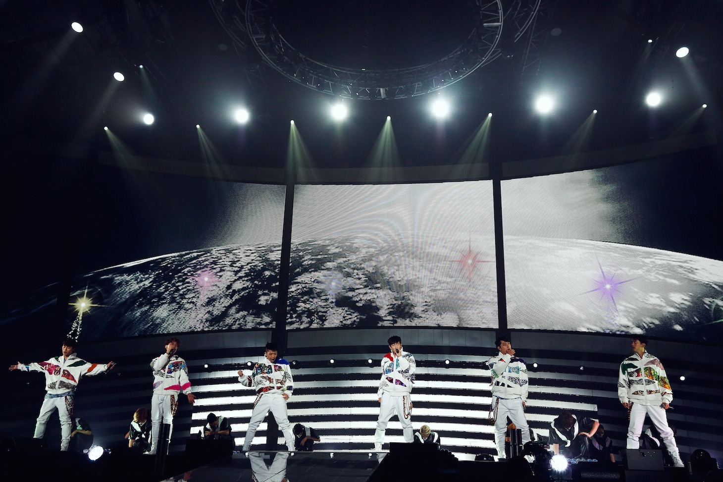 「2PM ARENA TOUR 2016 "GALAXY OF 2PM"」大阪・大阪城ホール公演の様子。（写真提供：EPICレコードジャパン）