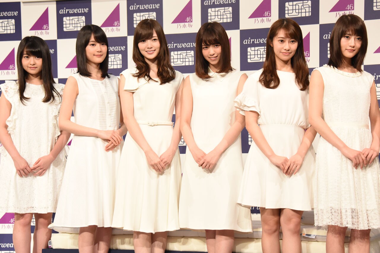 左から伊藤万理華、生田絵梨花、白石麻衣、西野七瀬、桜井玲香、若月