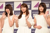 左から西野七瀬、桜井玲香、若月佑美。