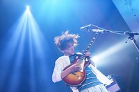 黒田隼之介（G, Cho）（撮影：後藤壮太郎）