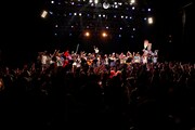 「YATSUI FESTIVAL! 2016」1日目フィナーレの様子。