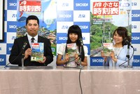 左から大内学編集長、廣田あいか、久野知美アナウンサー。