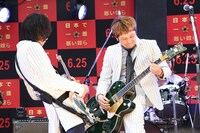 加藤隆志（G）とKen Yokoyama。