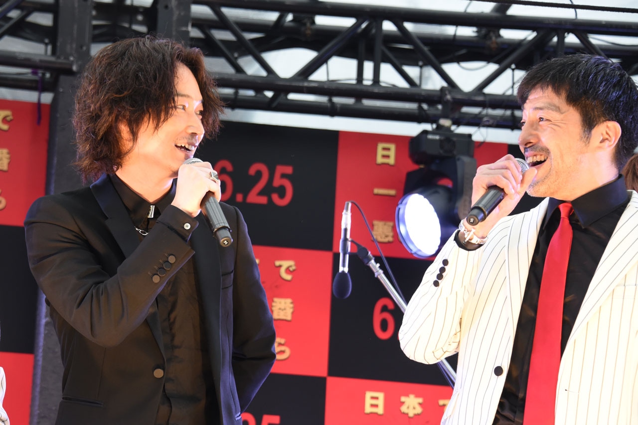 綾野剛と谷中敦。
