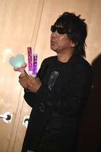 DISH//を応援する木根尚登。