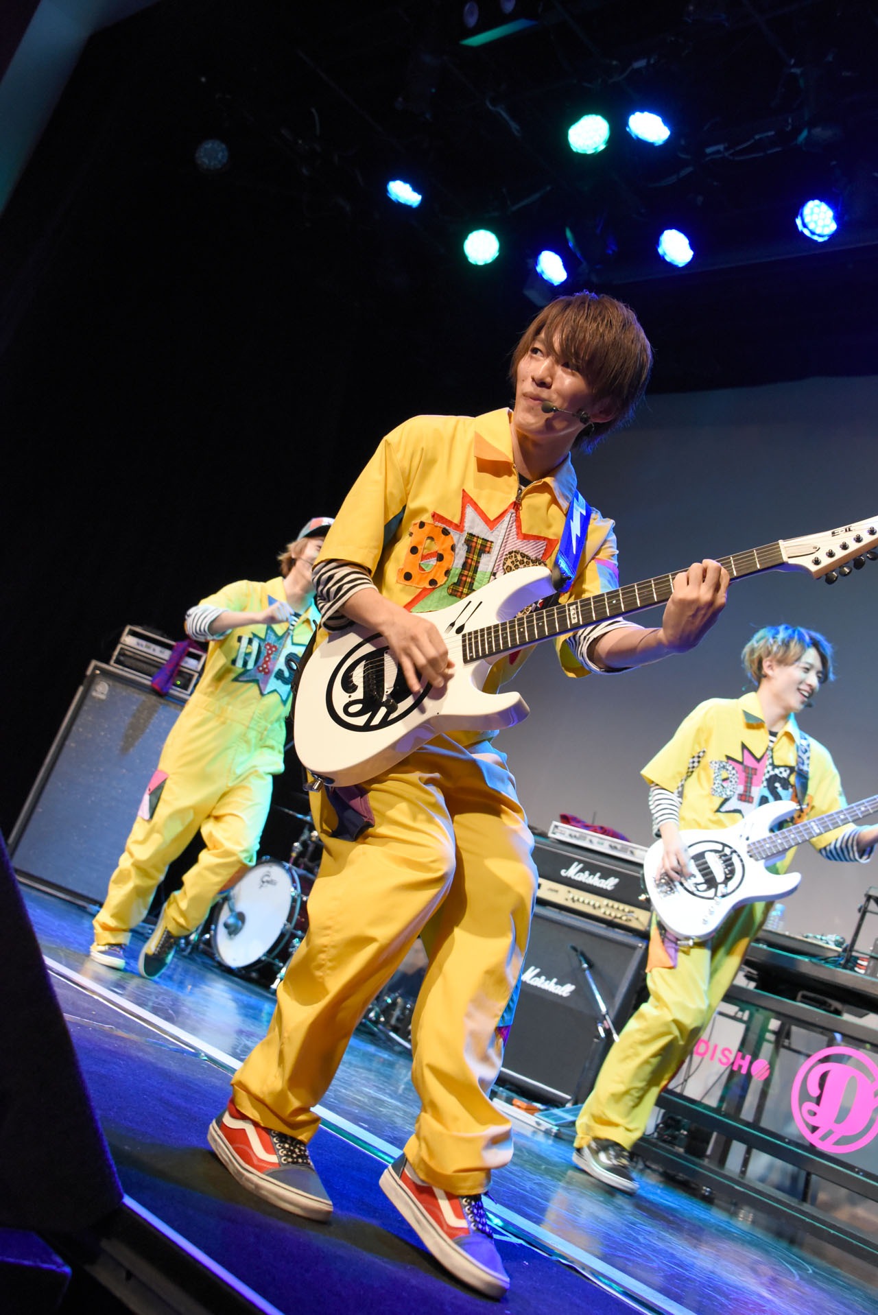 木根直伝のサイドステップをパフォーマンスに盛り込むMASAKI。