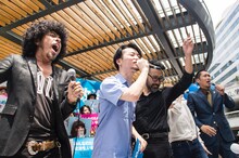 左から佐藤タイジ（シアターブルック）、奥田愛基（SEALDs）、沖野修也（Kyoto Jazz Massive）、玉井夕海、中田亮（オーサカ＝モノレール）。