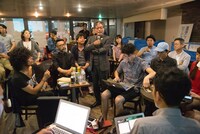 「VOTE 4 UR LOVE & FUTURE」制作会議の様子。