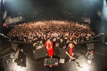 tricot「KABUKU TOUR 2016」東京・赤坂BLITZ公演の様子。（Photo by Ohagi）
