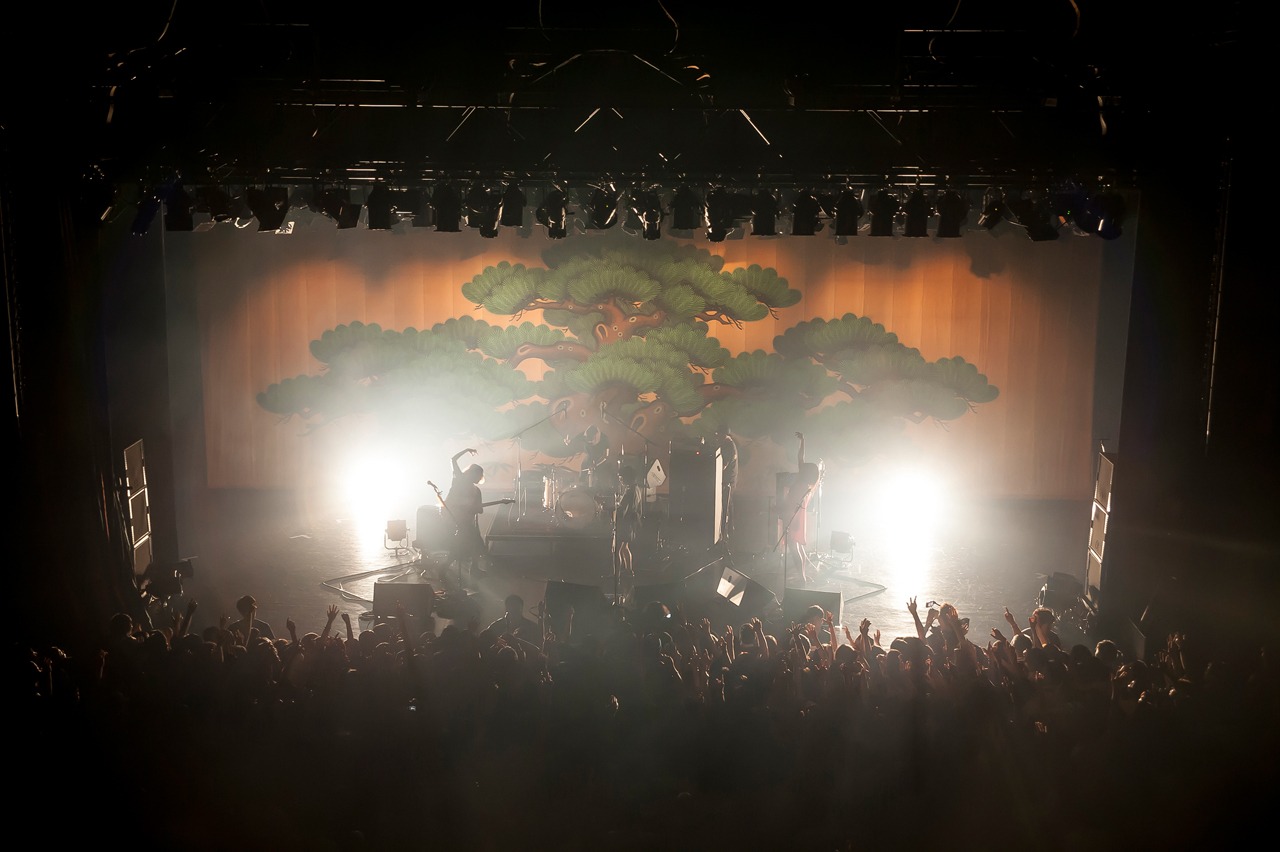 tricot「KABUKU TOUR 2016」東京・赤坂BLITZ公演の様子。（Photo by Ohagi）