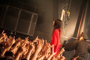 中嶋イッキュウ(Vo, G)(Photo by Ohagi)