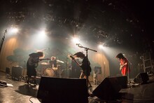 tricot「KABUKU TOUR 2016」東京・赤坂BLITZ公演の様子。（Photo by Ohagi）