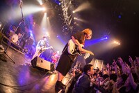 tricot「KABUKU TOUR 2016」東京・赤坂BLITZ公演の様子。（Photo by Ohagi）