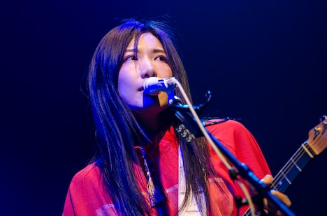 中嶋イッキュウ(Vo, G)(Photo by Ohagi)