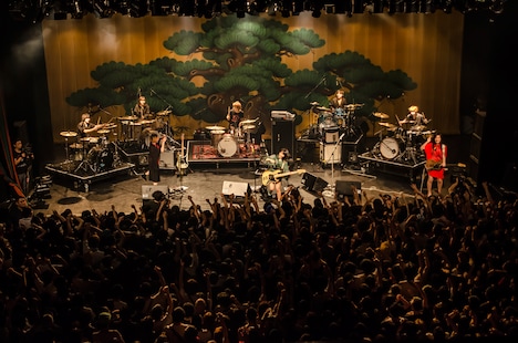 tricot「KABUKU TOUR 2016」東京・赤坂BLITZ公演の様子。(Photo by Ohagi)