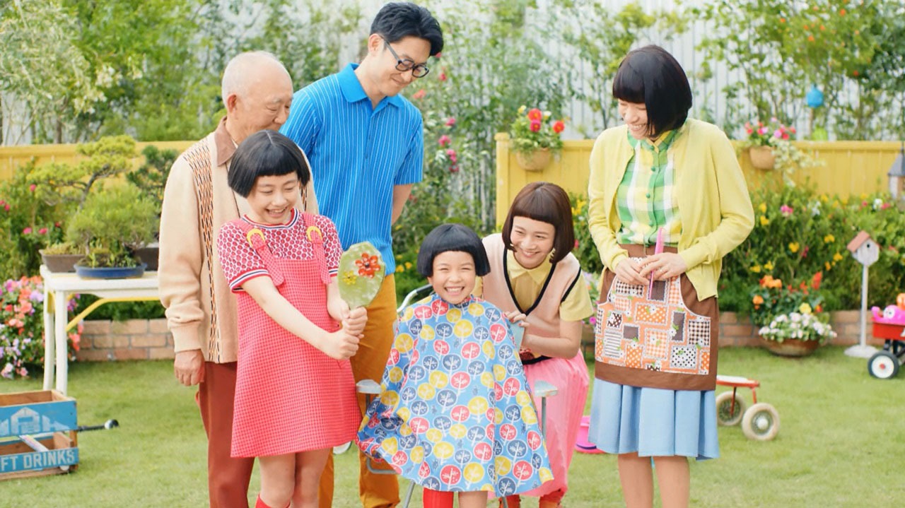 「NEWクレラップ」CMのワンシーン。