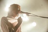 小高芳太朗（Vo, G）（撮影：鈴木友莉）