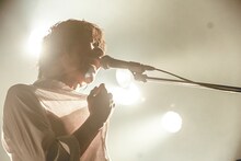 小高芳太朗（Vo, G）（撮影：鈴木友莉）