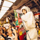 水カン、雪男に扮し都内を巡回&コムアイ出演Zoffムービー公開