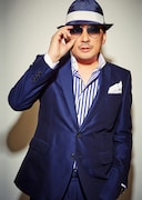 山手警察署の1日警察署長に就任する横山剣（クレイジーケンバンド）。