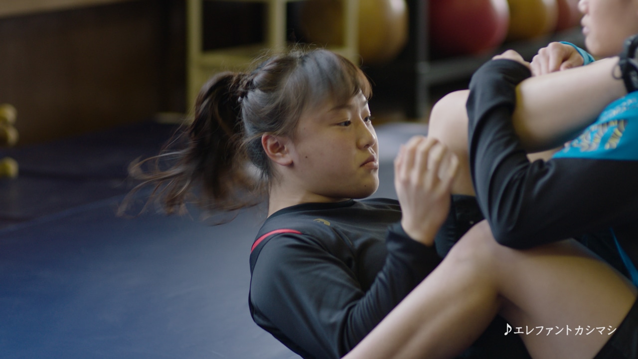 明治企業CM「POWER! ひとくちの力 登坂絵莉選手篇」のワンシーン。