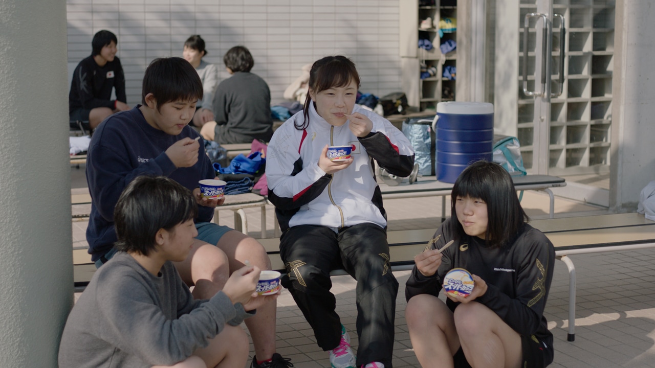 明治企業CM「POWER! ひとくちの力 登坂絵莉選手篇」のワンシーン。